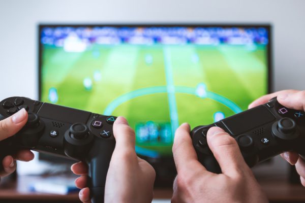 Video Game Loot Boxes Are Harming Young People, Says RSPH Charity Video Game Loot Boxes Are Harming Young People, Says RSPH Charity